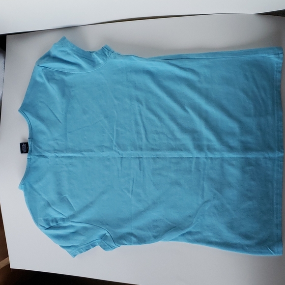 💙Vintage Gorgeous blue "Famous" tee by Gap. Size M. Like new.💙 - Picture 4 of 6